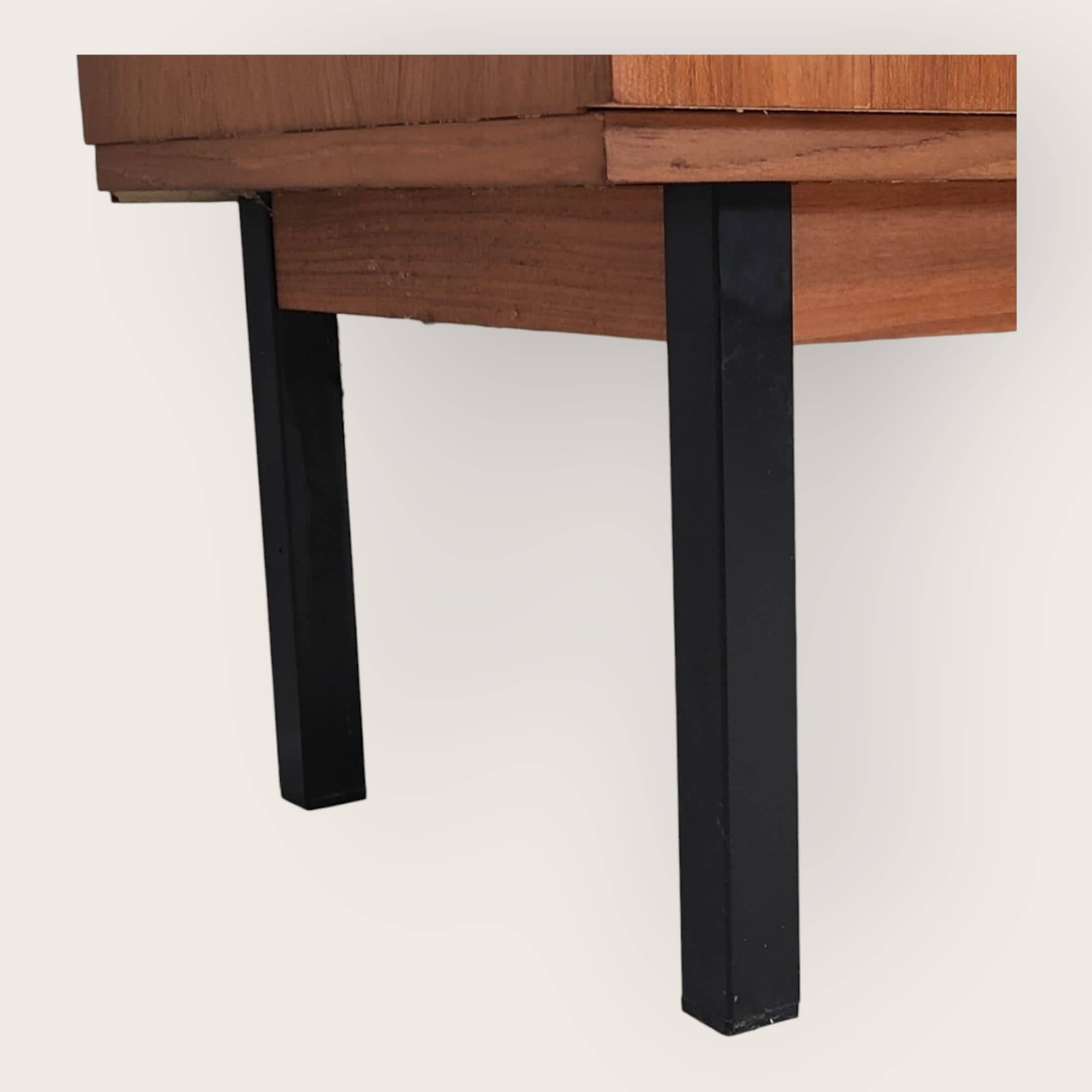 Buffet du milieu du siècle