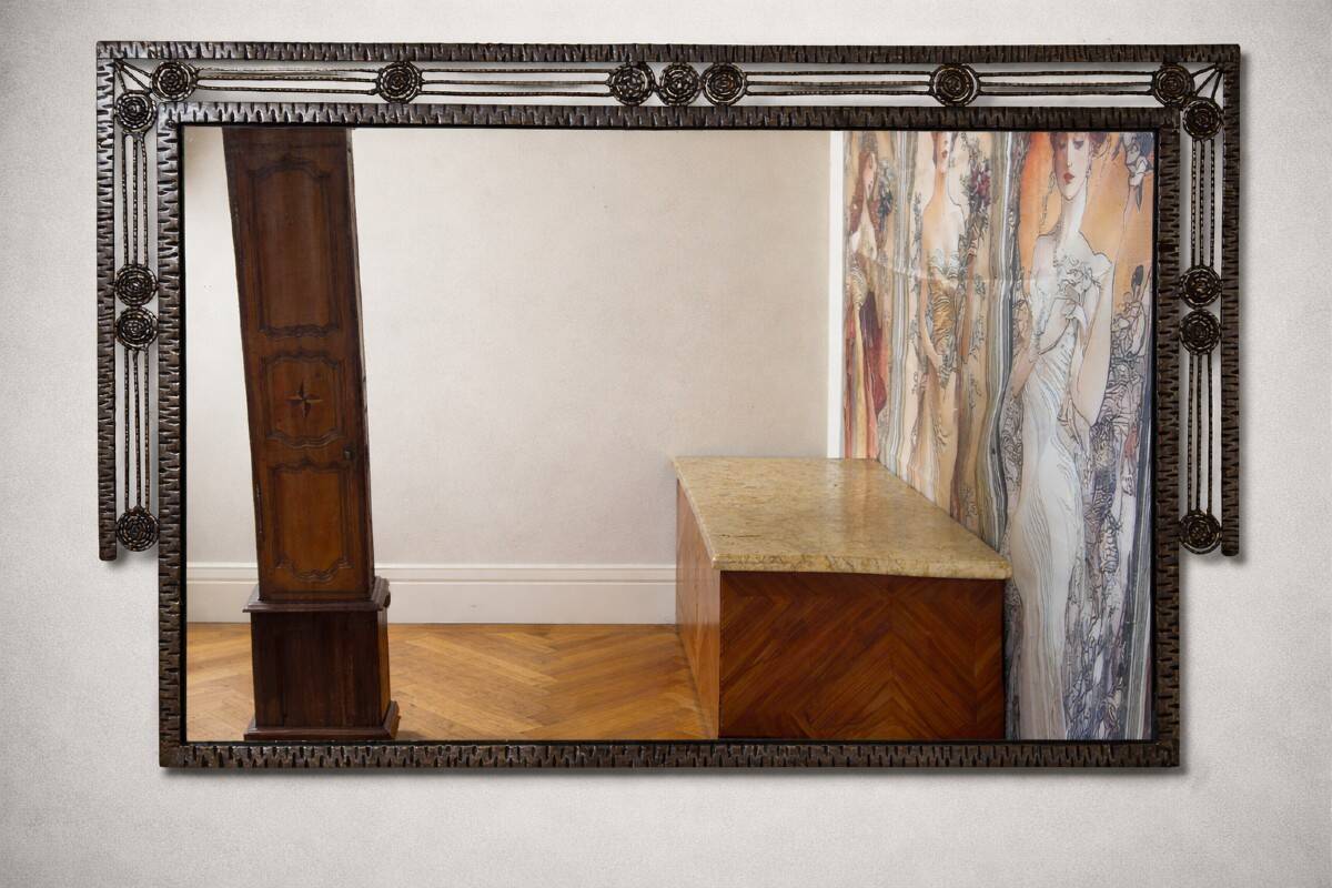 Large Art Deco mirror in hammered iron – Geometric decoration with rosettes