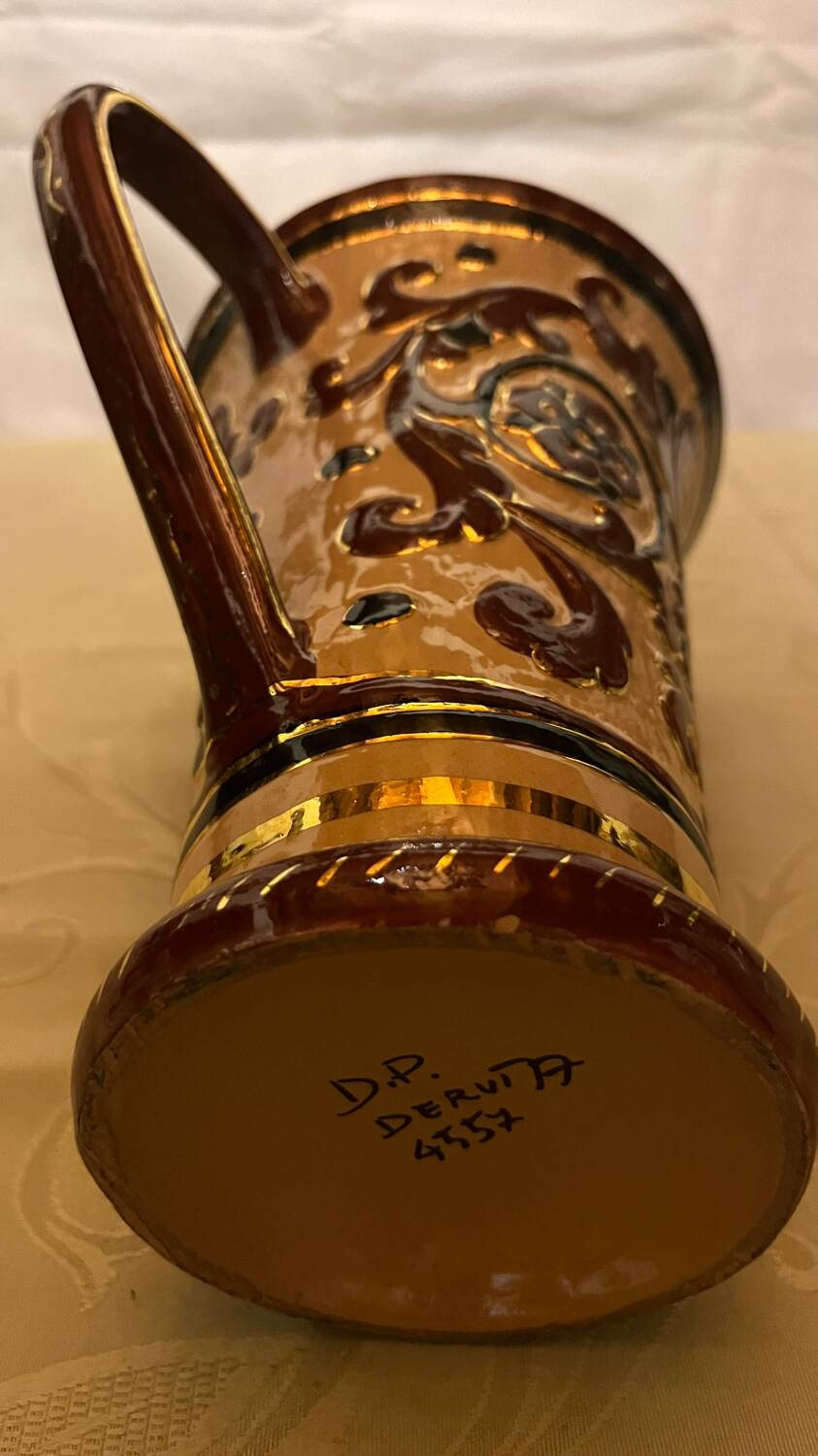 Vintage Deruta sign vase