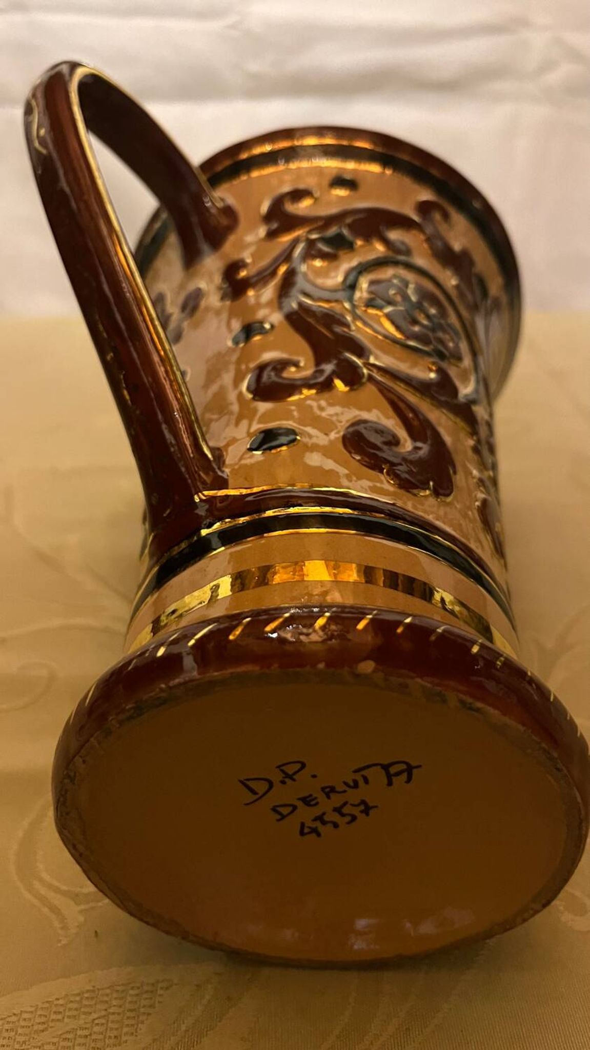 Vintage Deruta sign vase