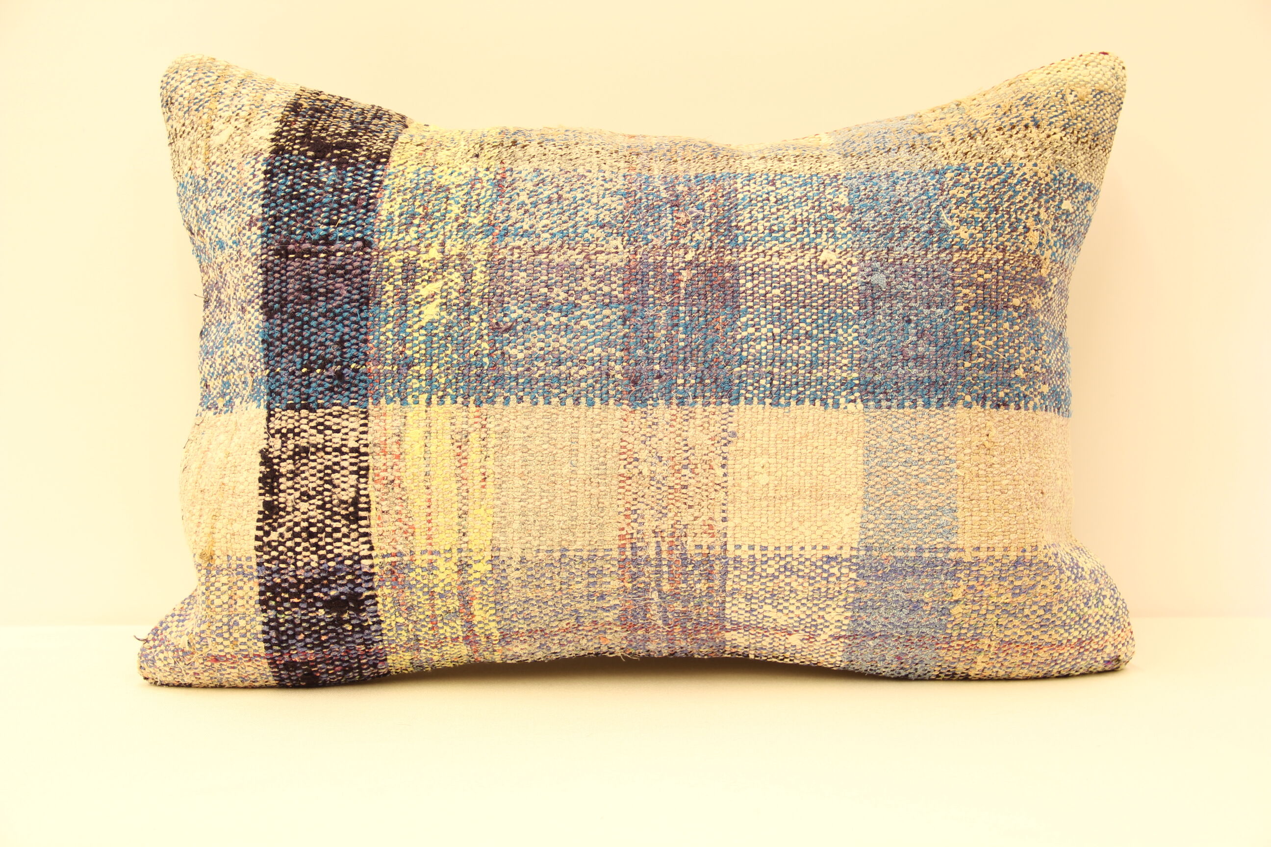 Throw pillow, cushion cover 40x60 cm