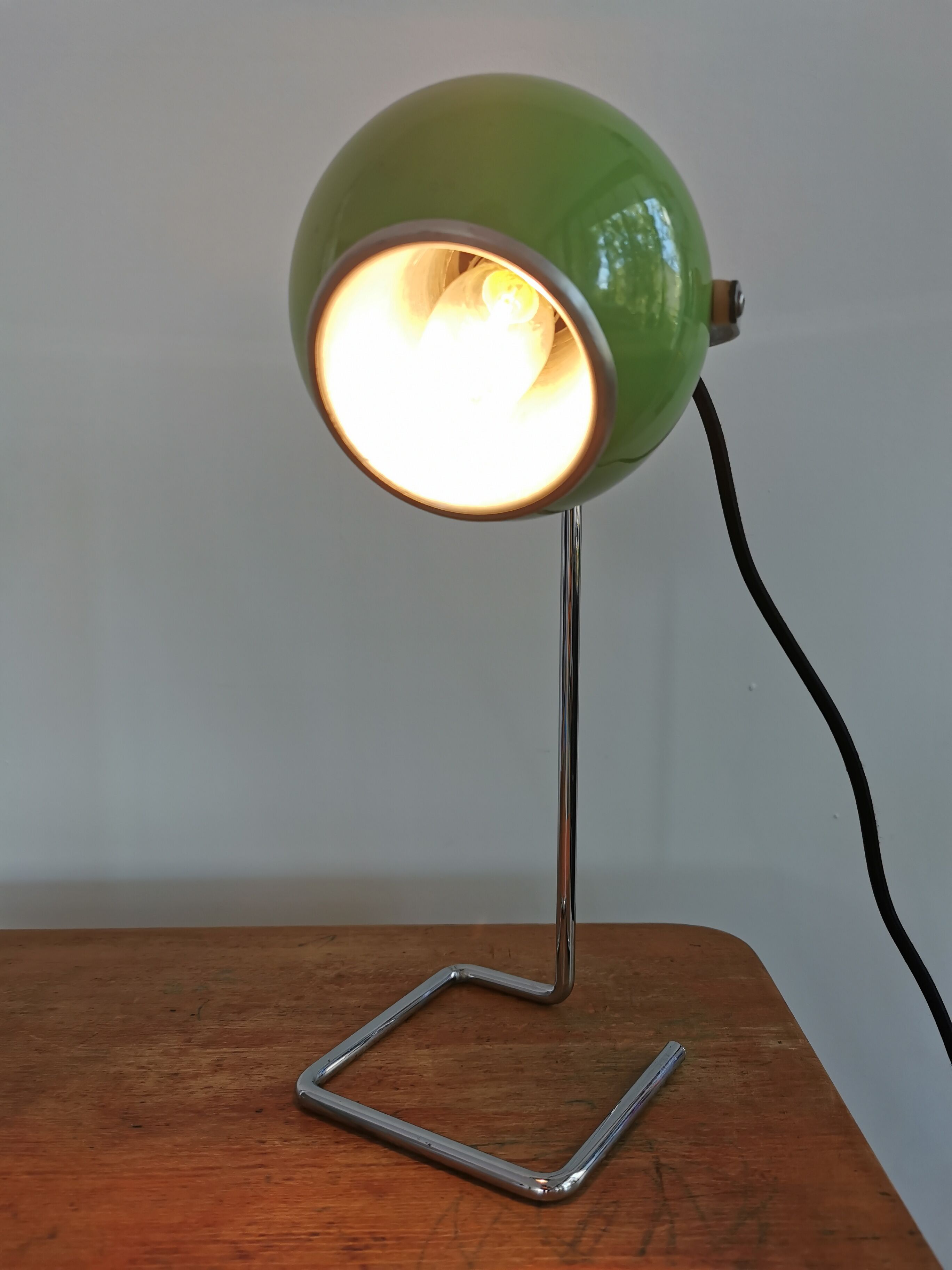 Green Eyeball lamp