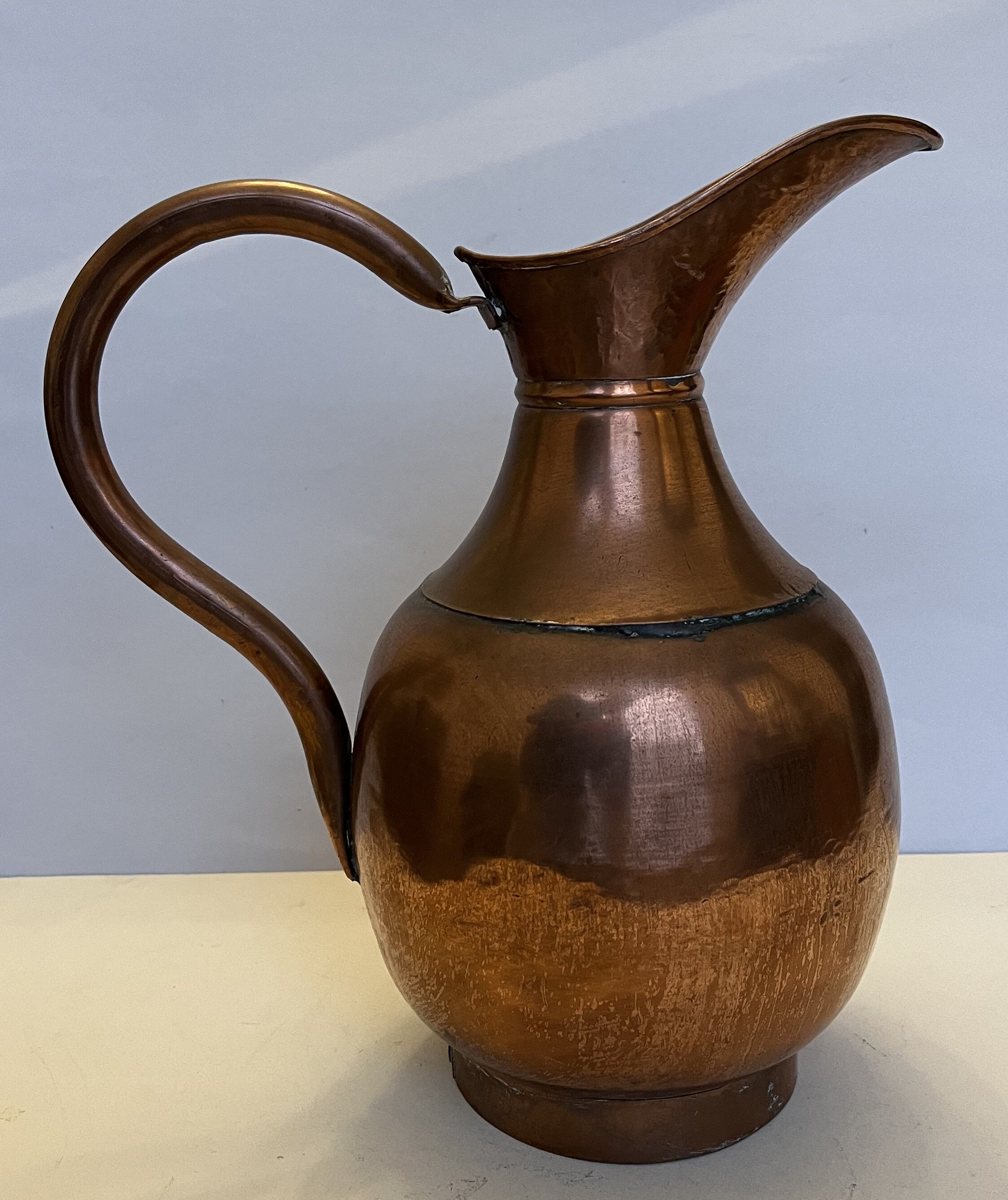 Cruche en cuivre