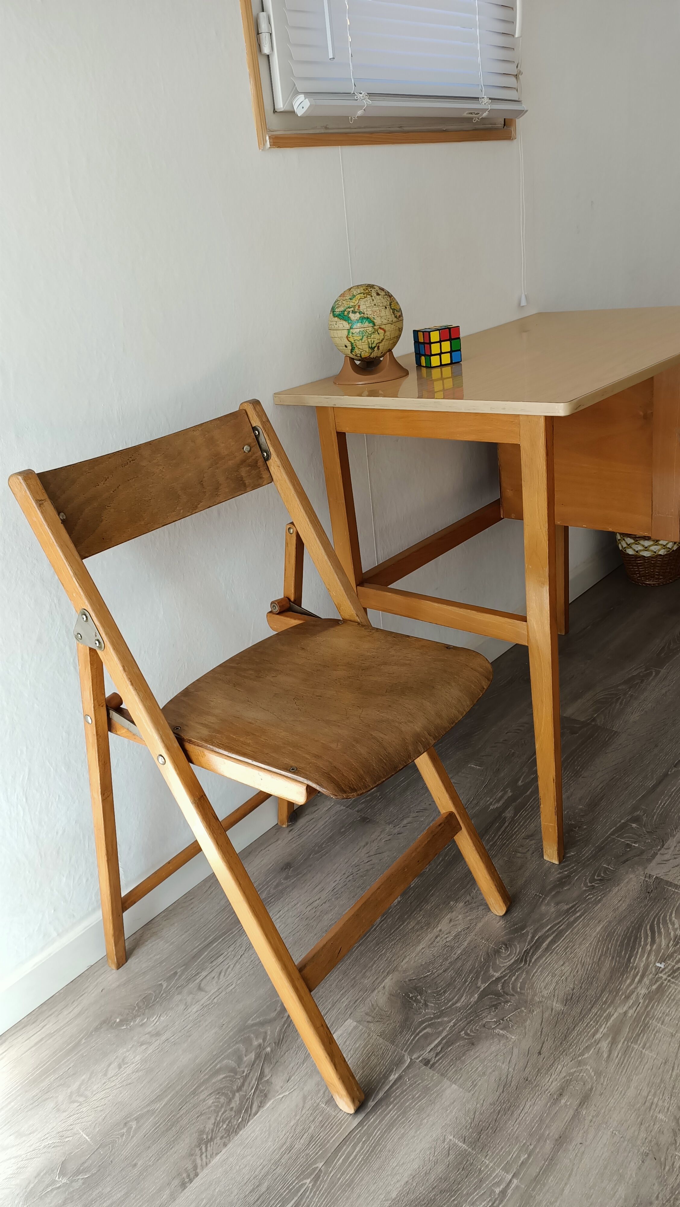 Desk 3 vintage drawers and its chair
