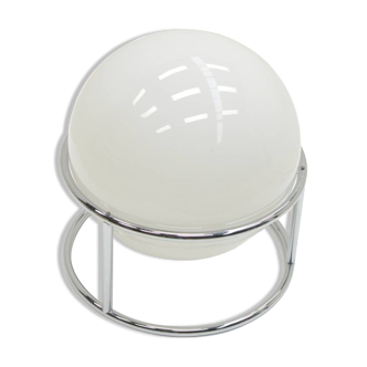 White and chrome globe table lamp, 1970s Italy.