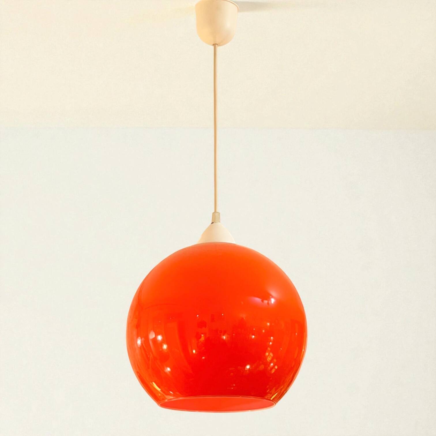 Suspension en opaline orange ronde Space Age, 1970