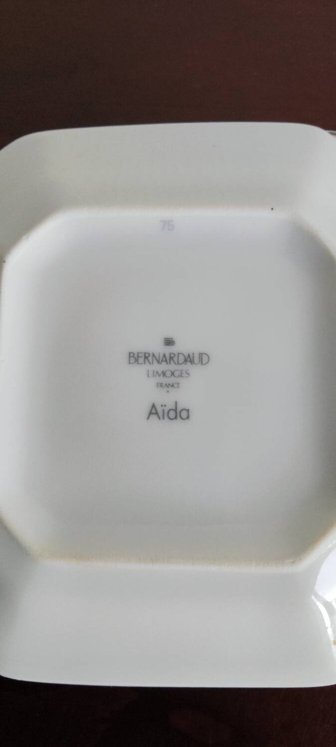 Lot de petites assiettes Bernardaud limoges.