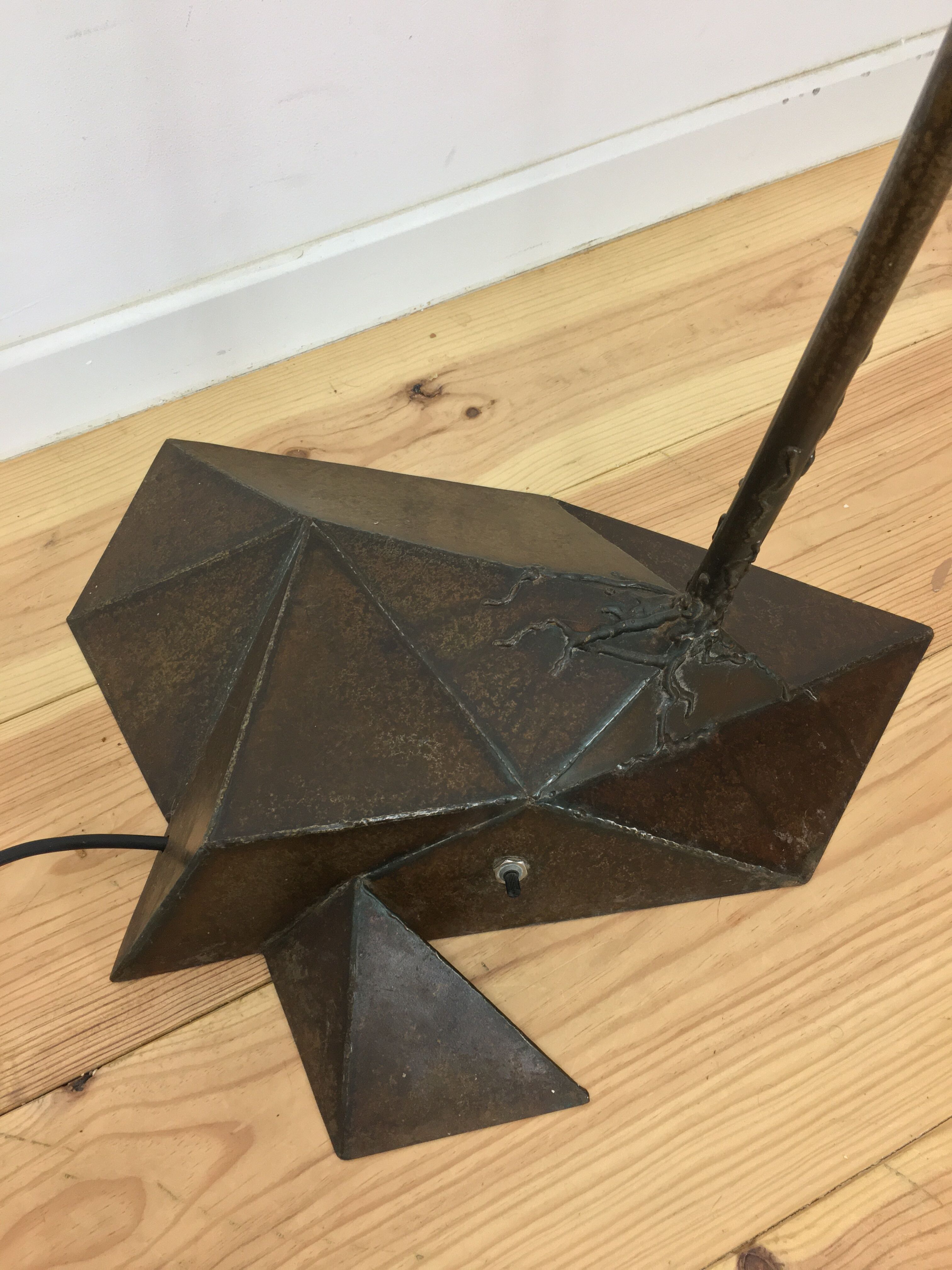 Metallic flower lamppost