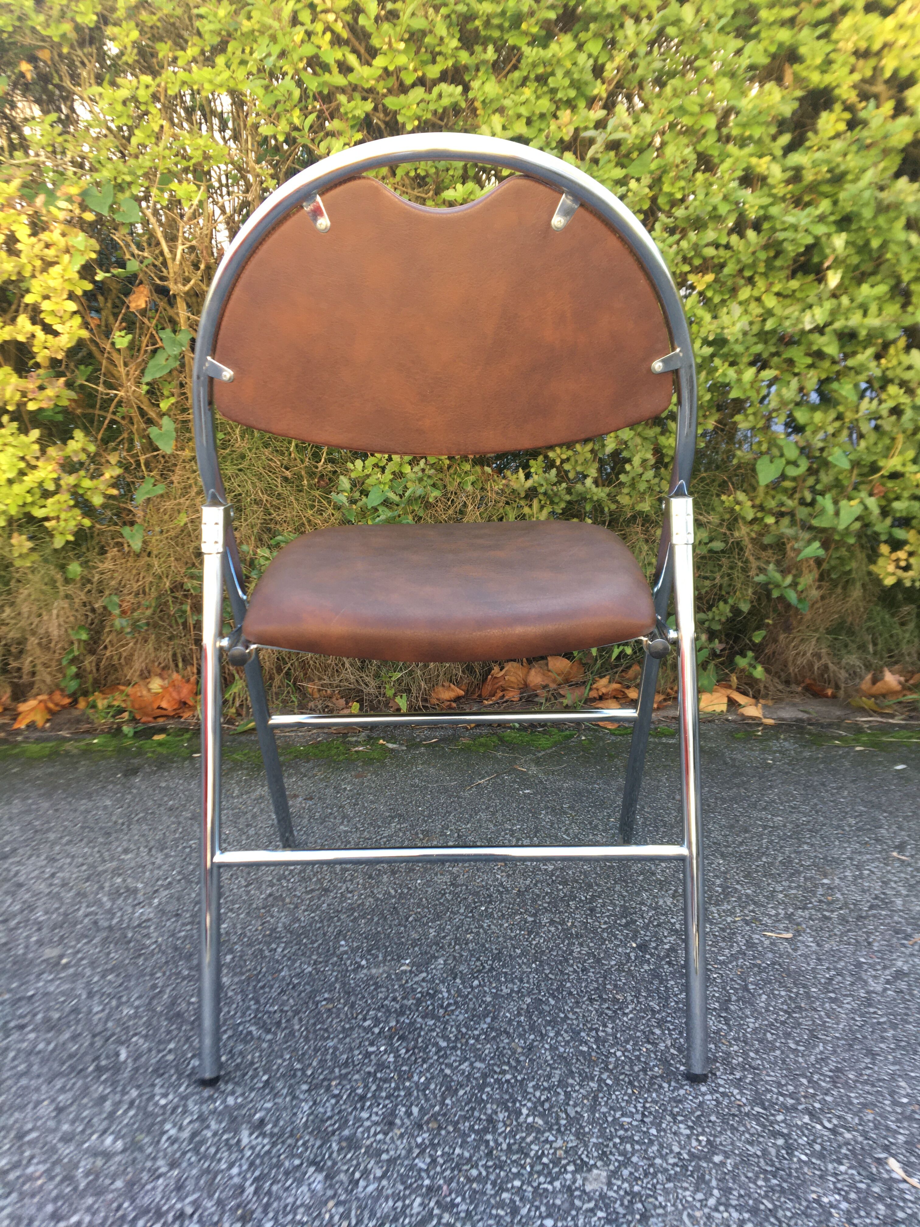 Set de 6 chaises pliantes acier et similicuir 70’s