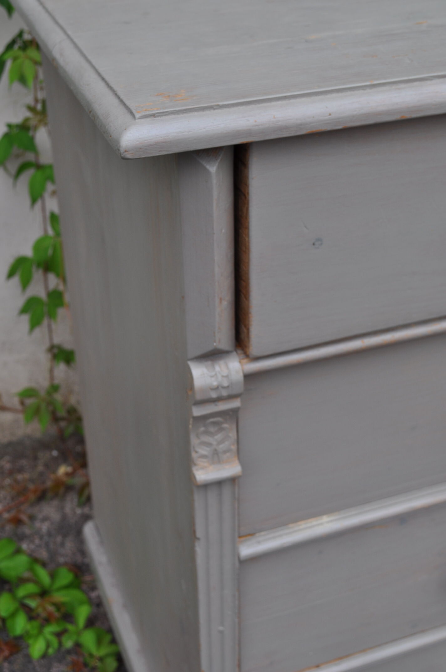 English pine chest of drawers