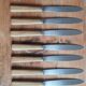 Set de 9 couteaux en bakélite