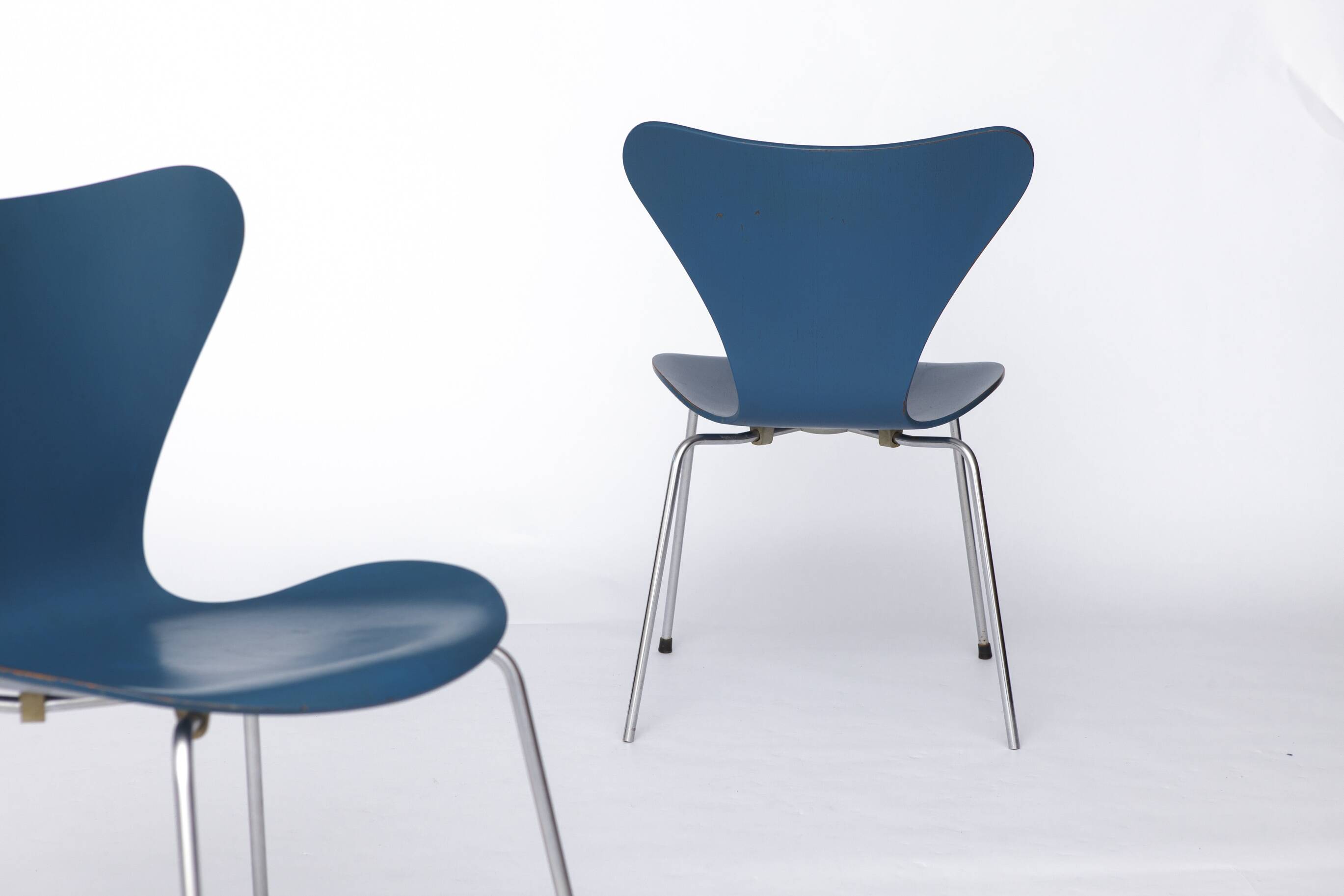 2 chaises Arne Jacobsen Série 7 – Modèle 3107 – Fritz Hansen Vintage années 1950
