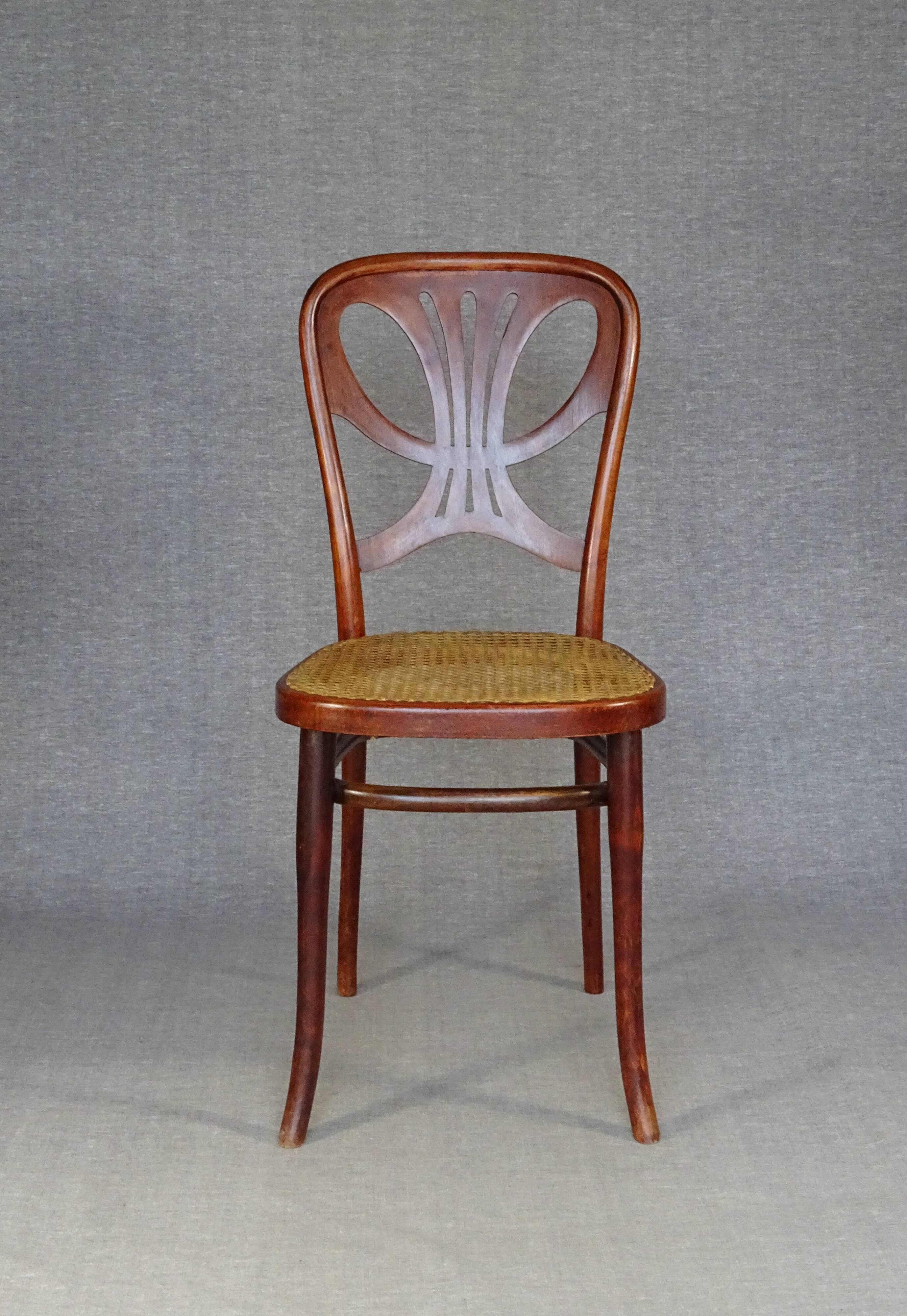 3 chaises Thonet N° 642 de 1910 "rare modéle papillon"
