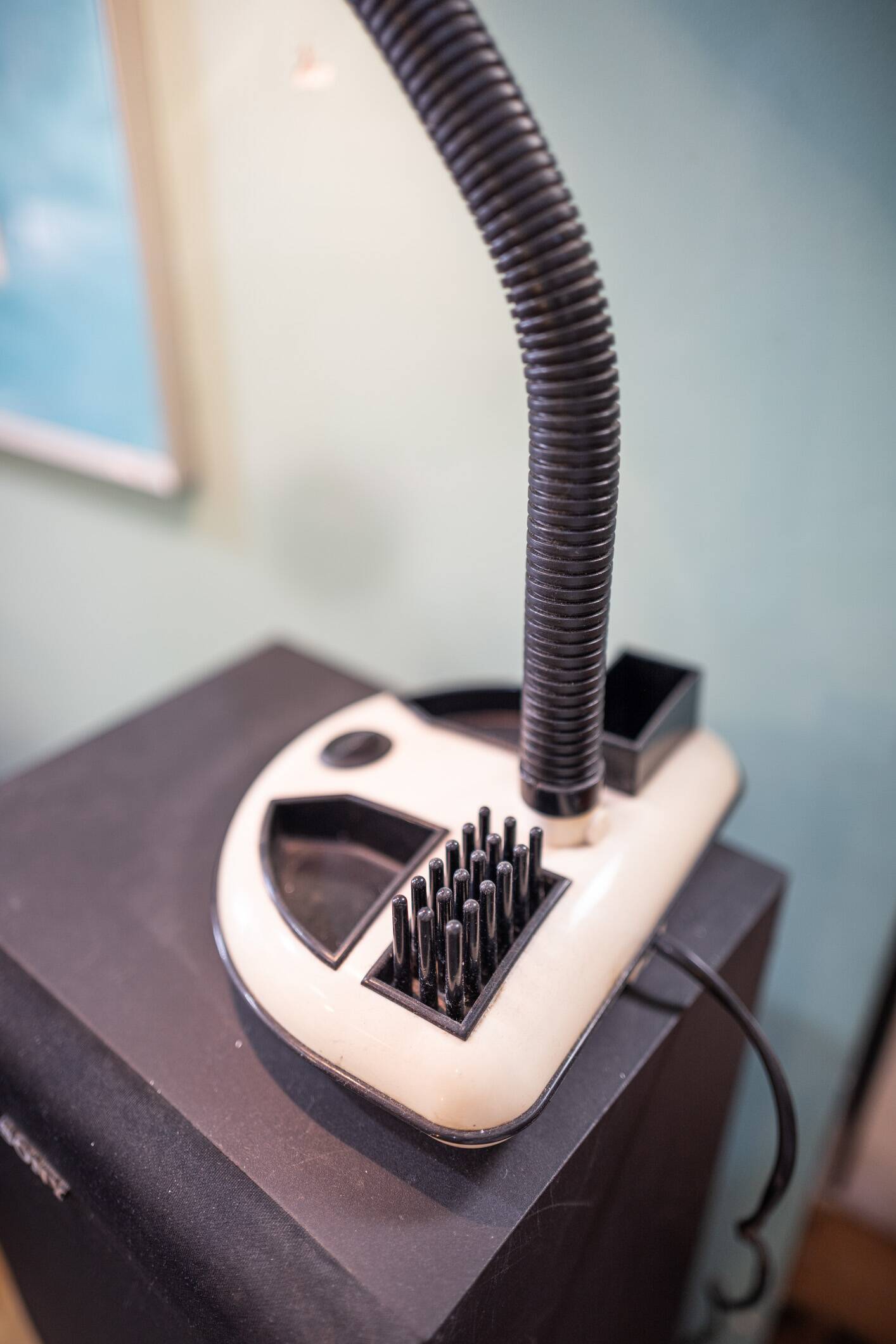 Rabbit Tanaka Gooseneck desk lamp, black and white by Kyoji Tanaka 1985, Hong Kong.