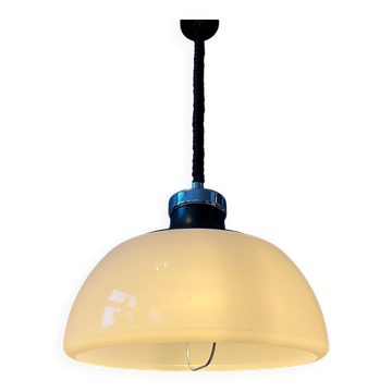 Suspension Massive Space Age Mid-Century en plexiglas avec abat-jour acrylique blanc