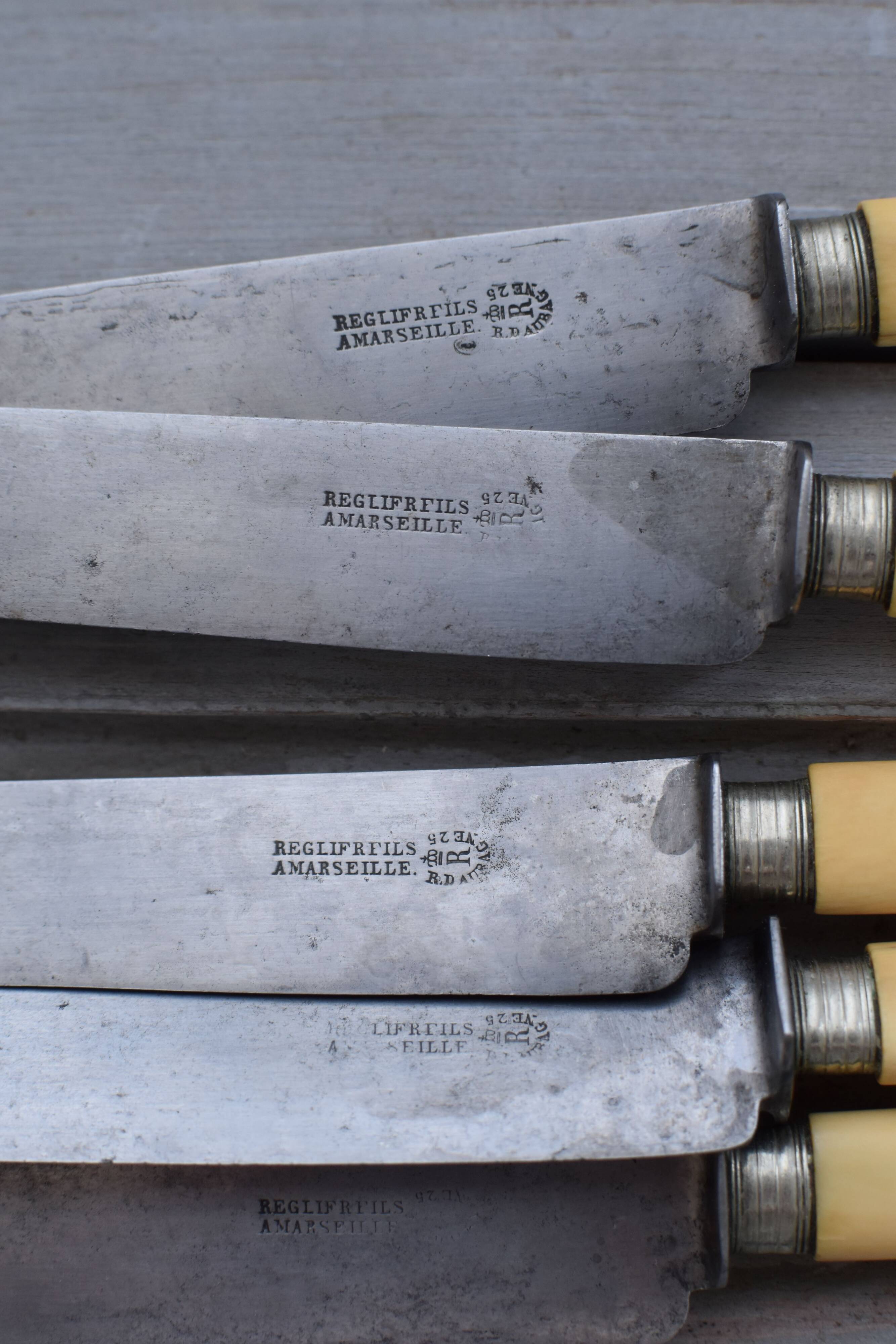 Set of 6 knives with monograms