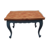 Table à manger à rallonges de style louis XV en merisier massif.