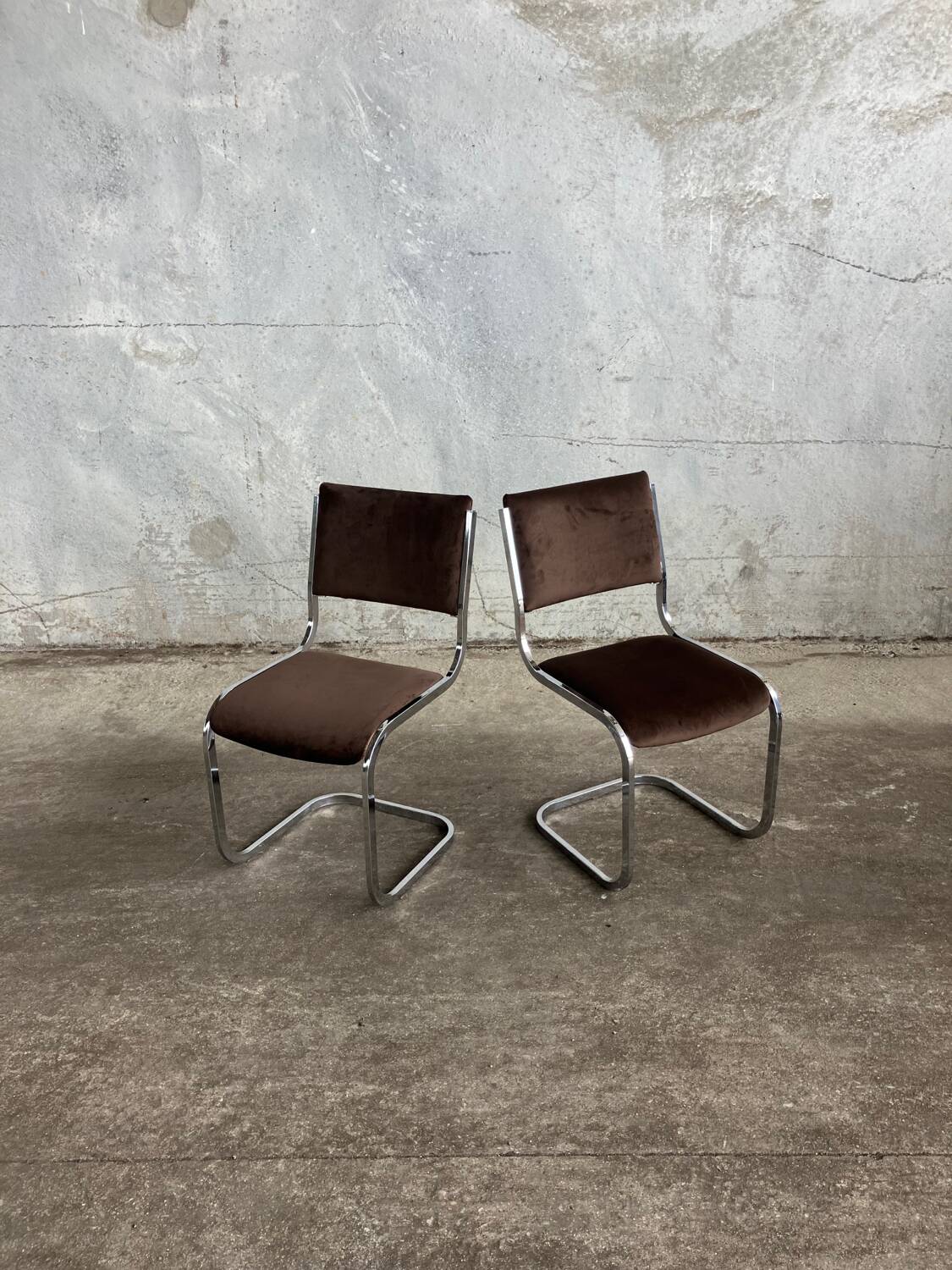 Paire de chaises chromées vintage 1970