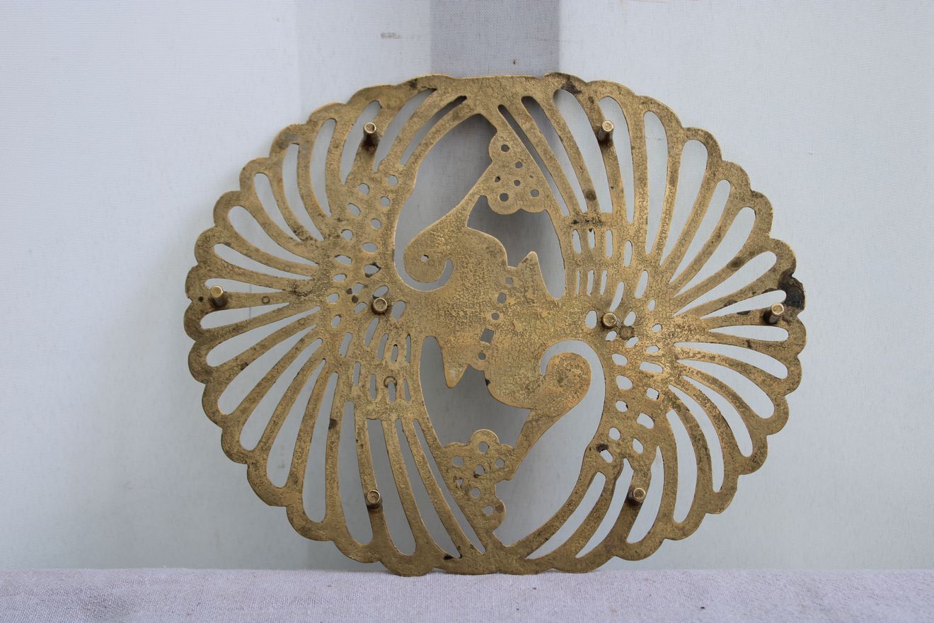 Golden table mat