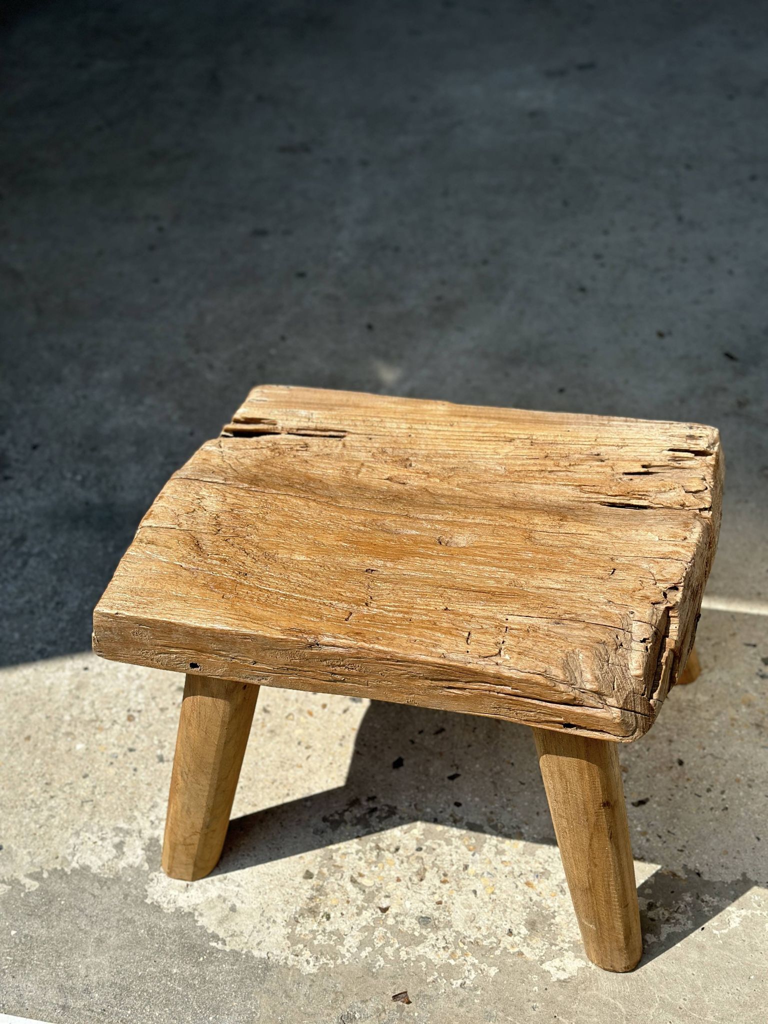 Small side table or stool in four-legged blond teak H:30 L43 l30