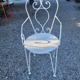 Ancien fauteuil de jardin en fer forgé