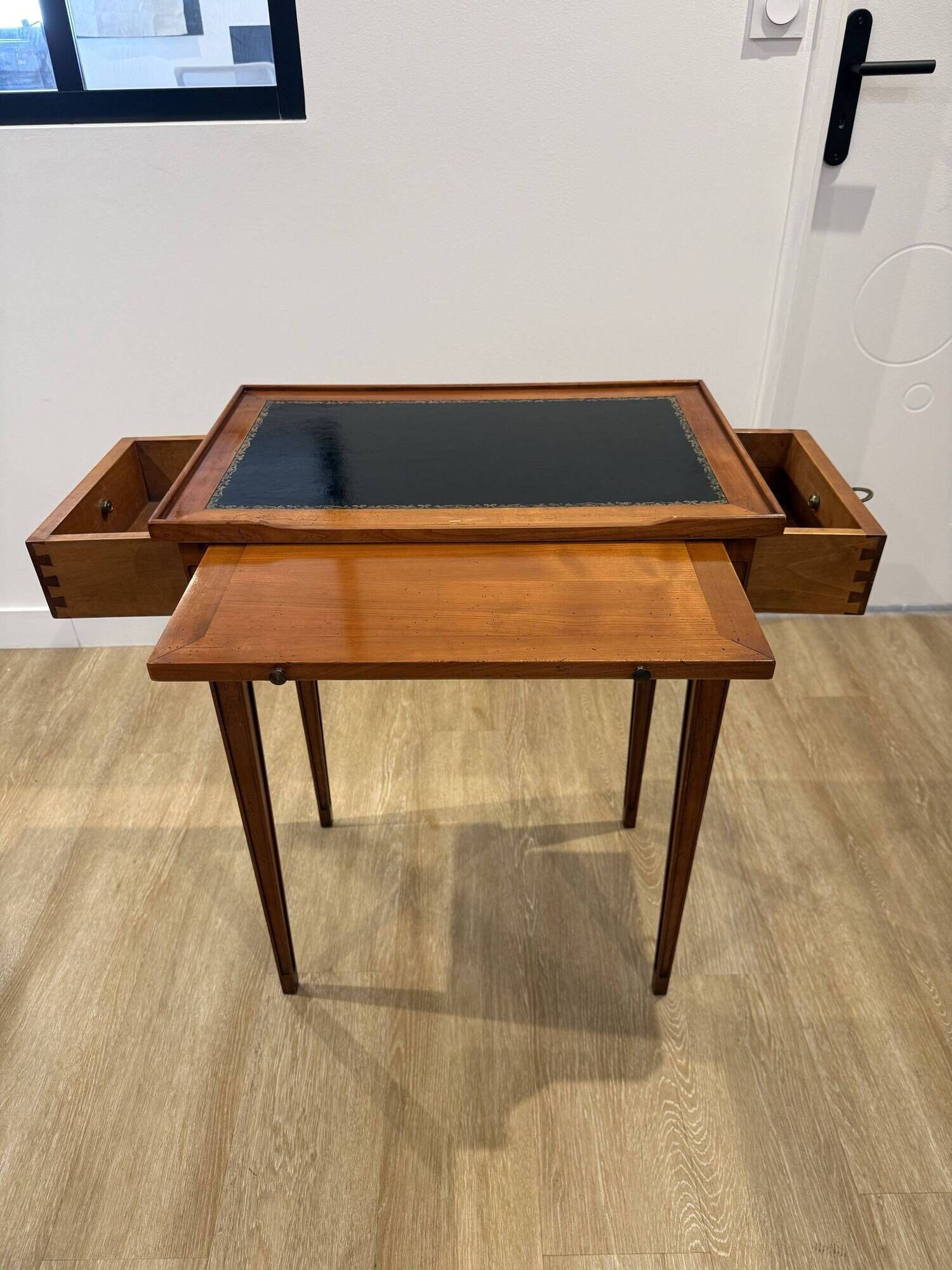 Bureau d'appoint style Louis XVI