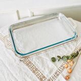 Rectangular Pyrex dish on silver metal support