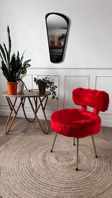 Chaise fourrure rouge vintage