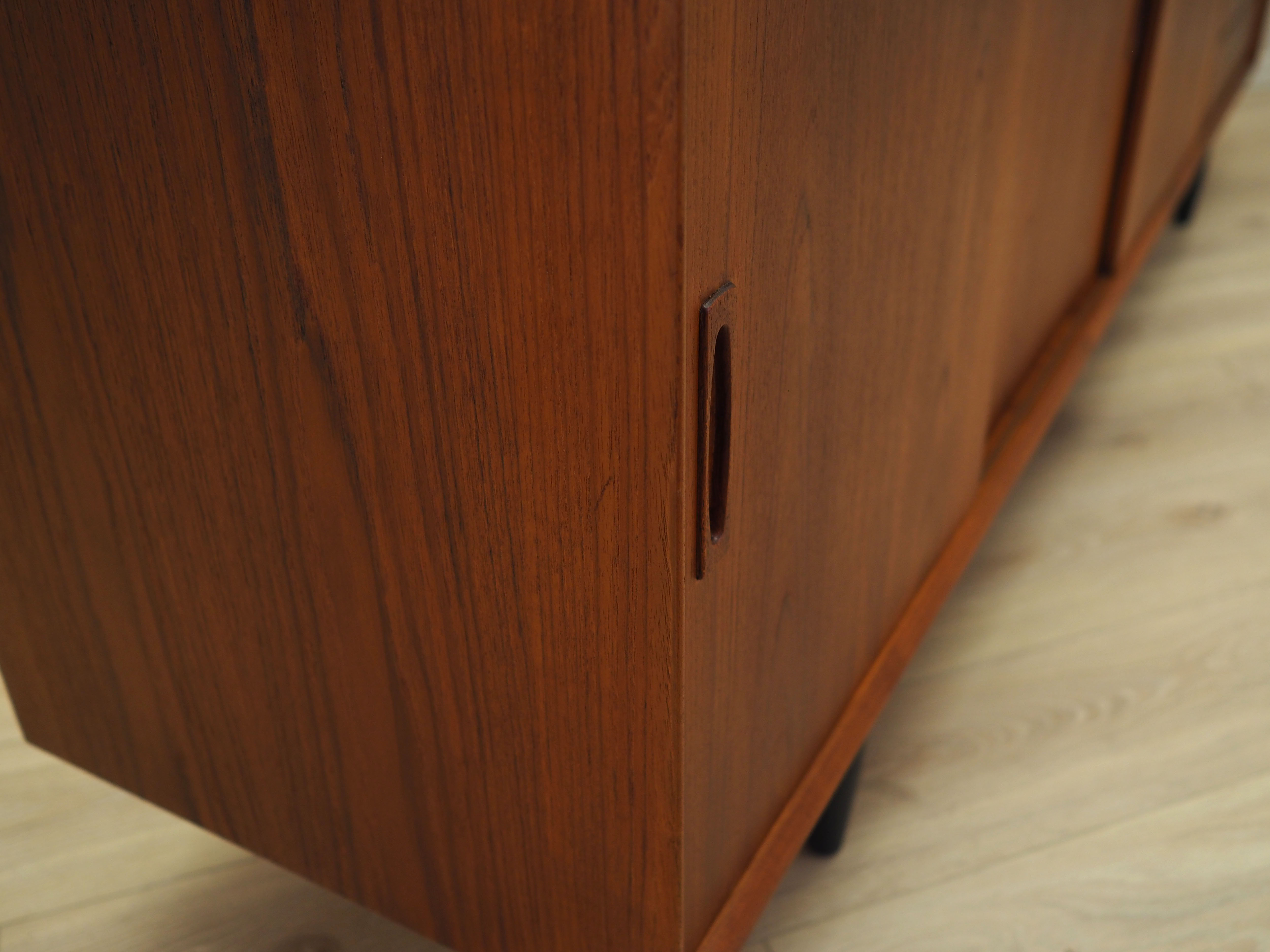 Enfilade en teck, design danois, années 1970, production: Danemark