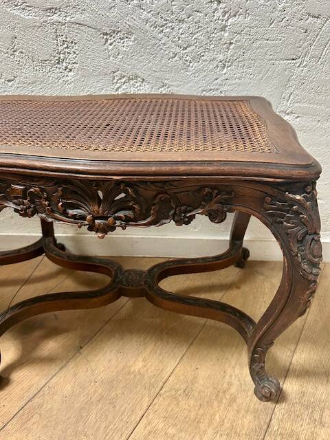 Cane crisscross bench seat