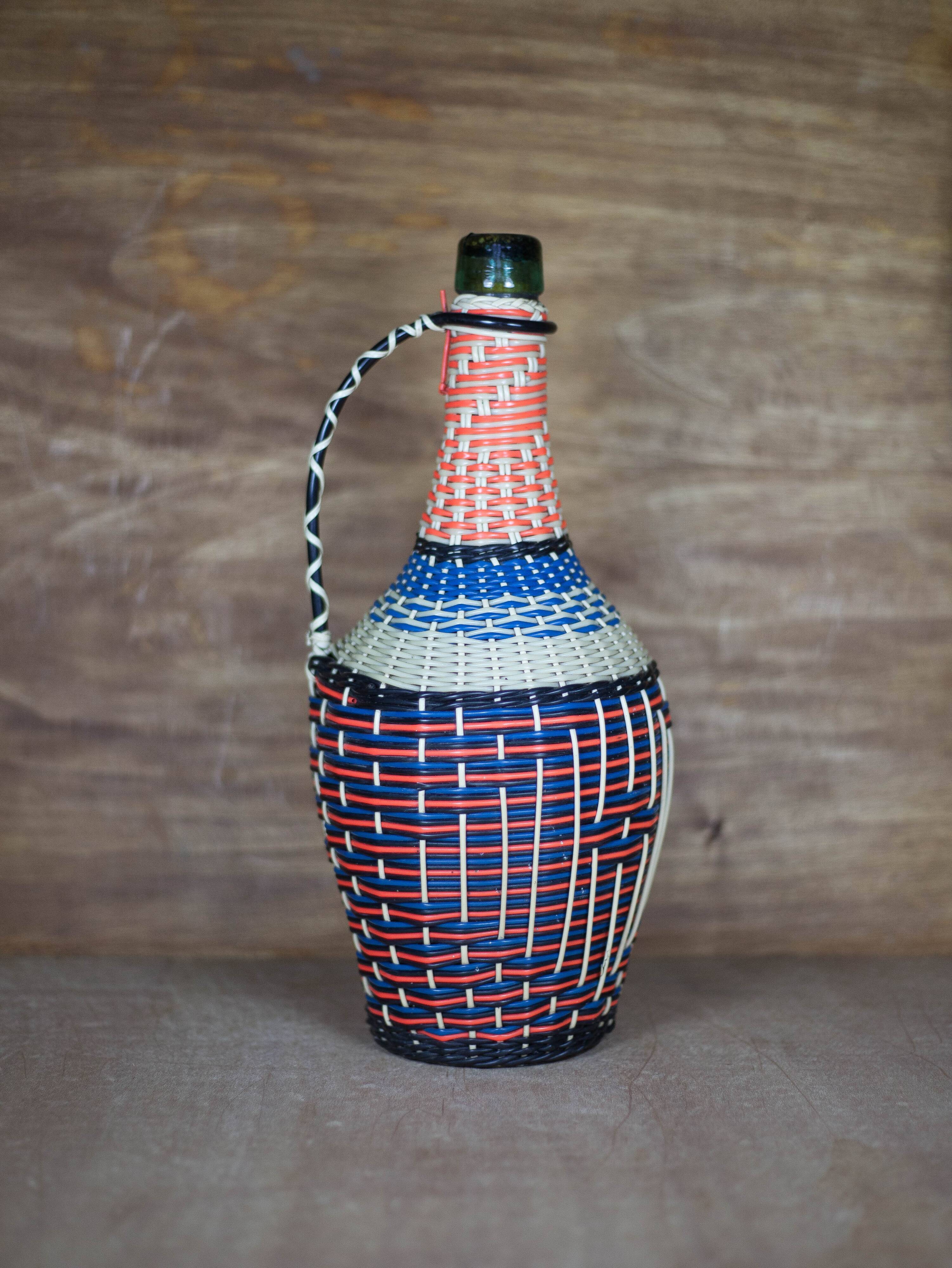Braided thread bottle, plastic thread, scoubidou bottle, glass bottle, interior decoration,
