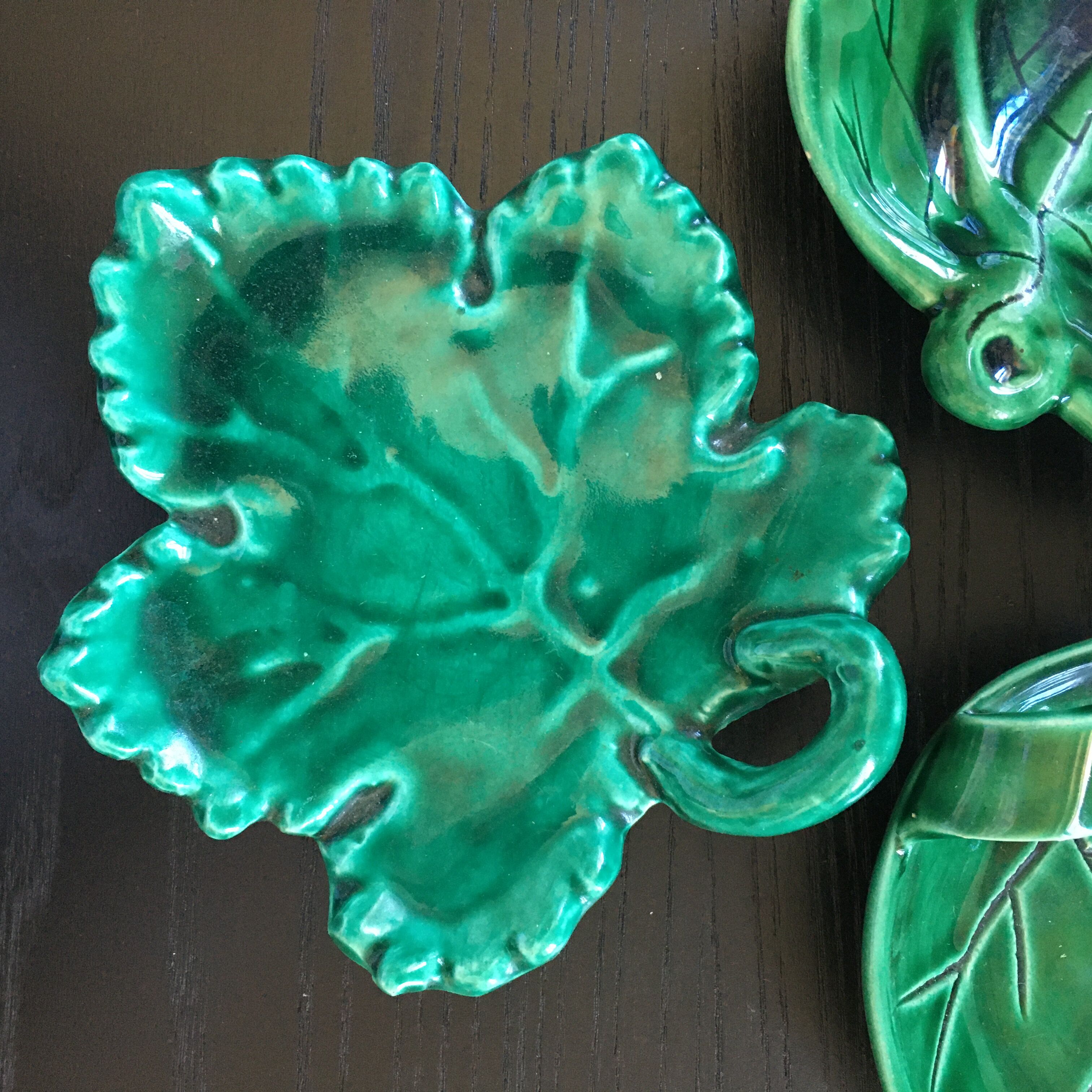 Collection of 3 leaf-shaped trays.