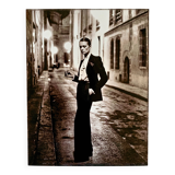 “Elegance, mystery and audacity: the timeless icon of fashion.”