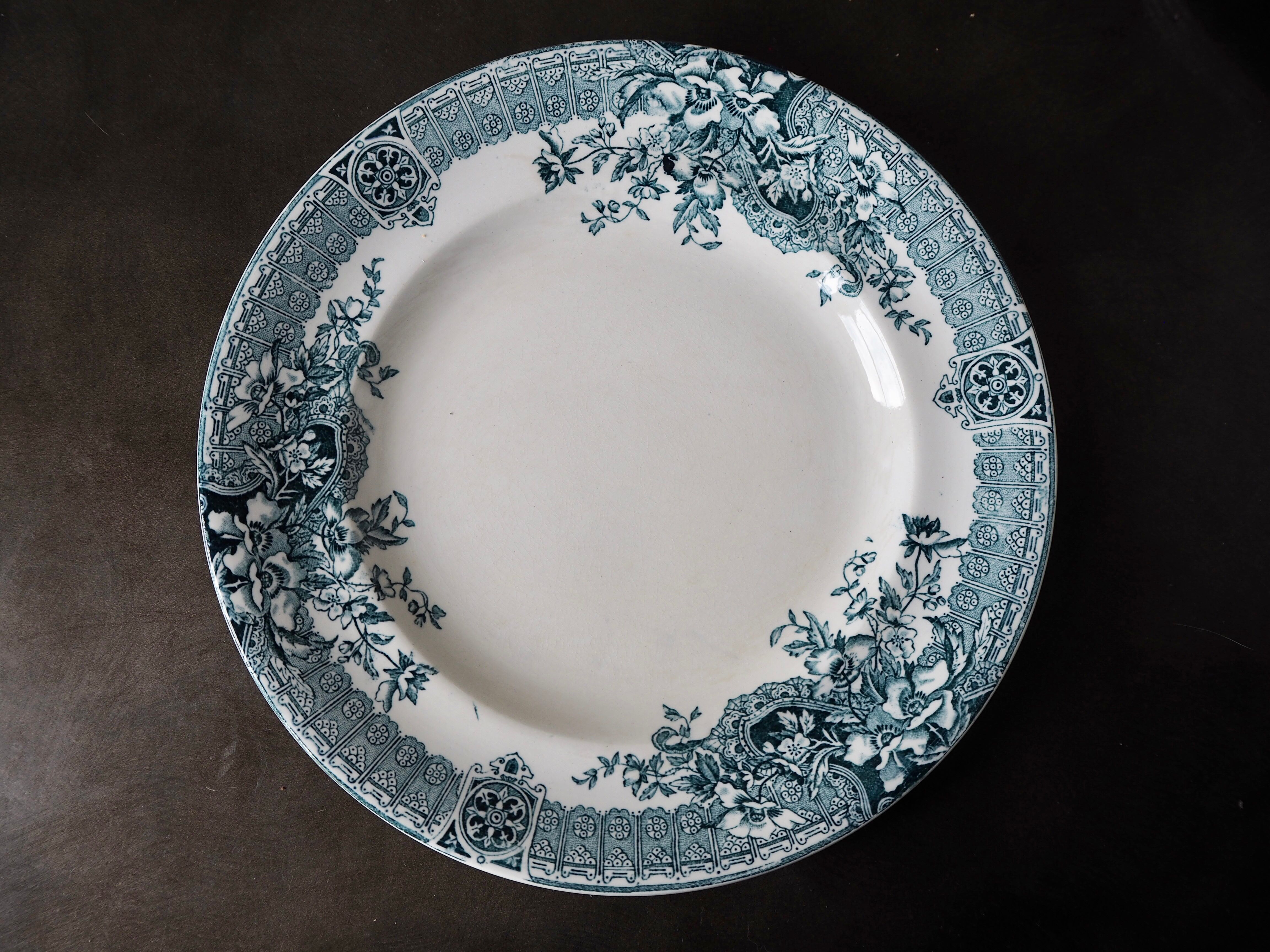 Set of 6 flat plates Longwy, Watteau model