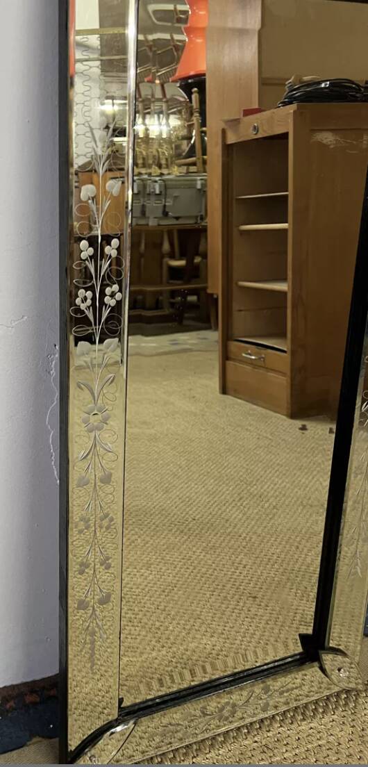 Venetian mirror with floral decoration pediment