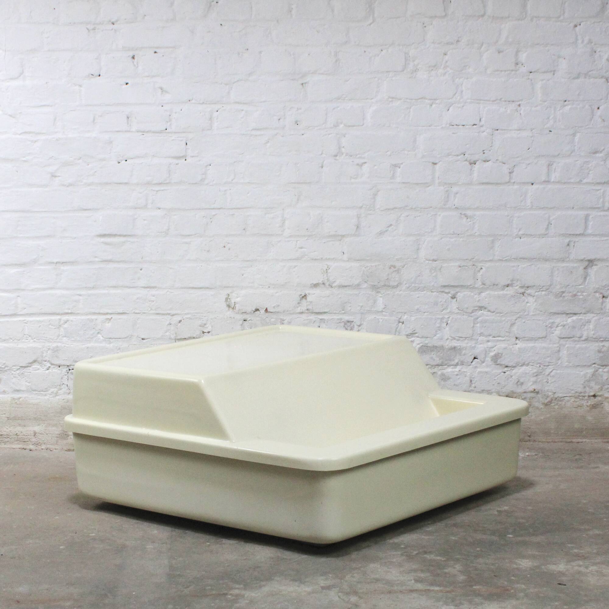 Space-age coffee table "Bloc Essex" by JP Emonds-Alt for Meurop 1970s