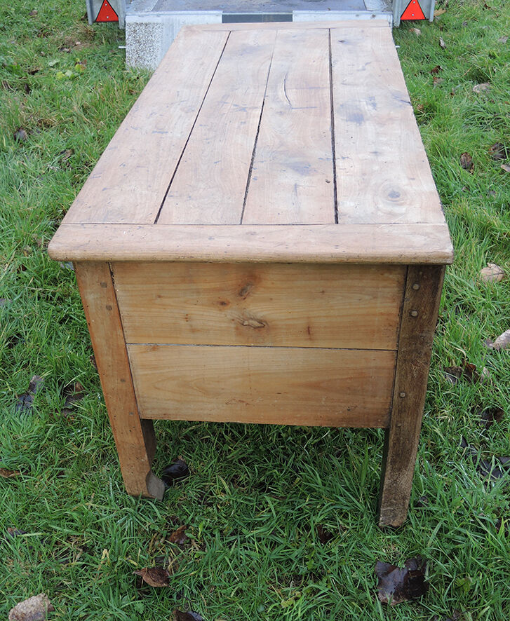 Maie en hêtre massif au teint naturel clair