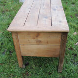 Maie en hêtre massif au teint naturel clair