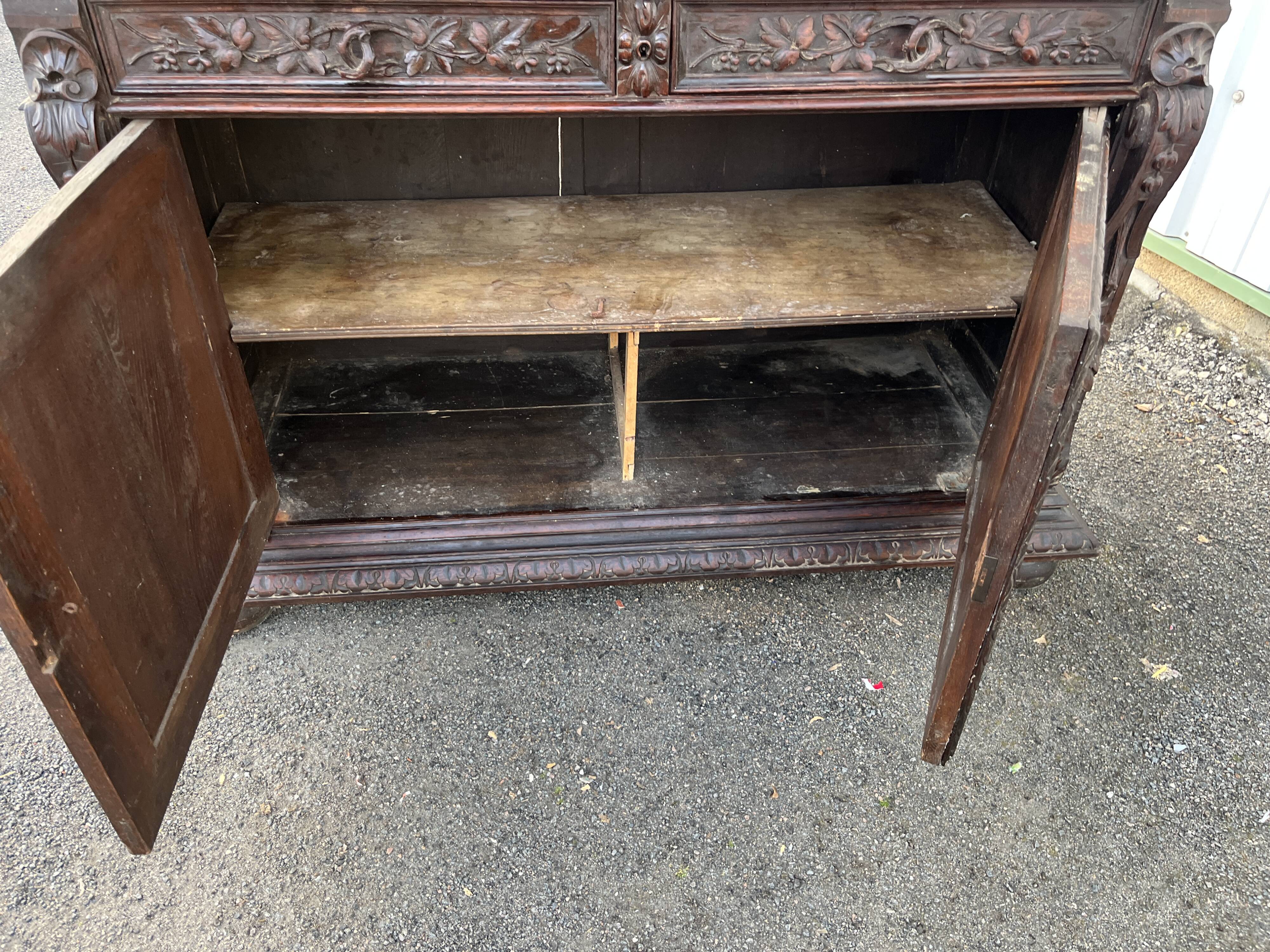 Monumental hunting buffet in carved oak