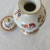 Small porcelain pot hand-painted by Samson Paris, Compagnie d style.
