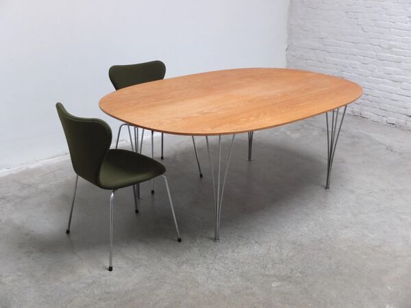 Table « Super-elliptique » en chêne par Piet Hein et Bruno Mathsson pour Fritz Hansen, 1968