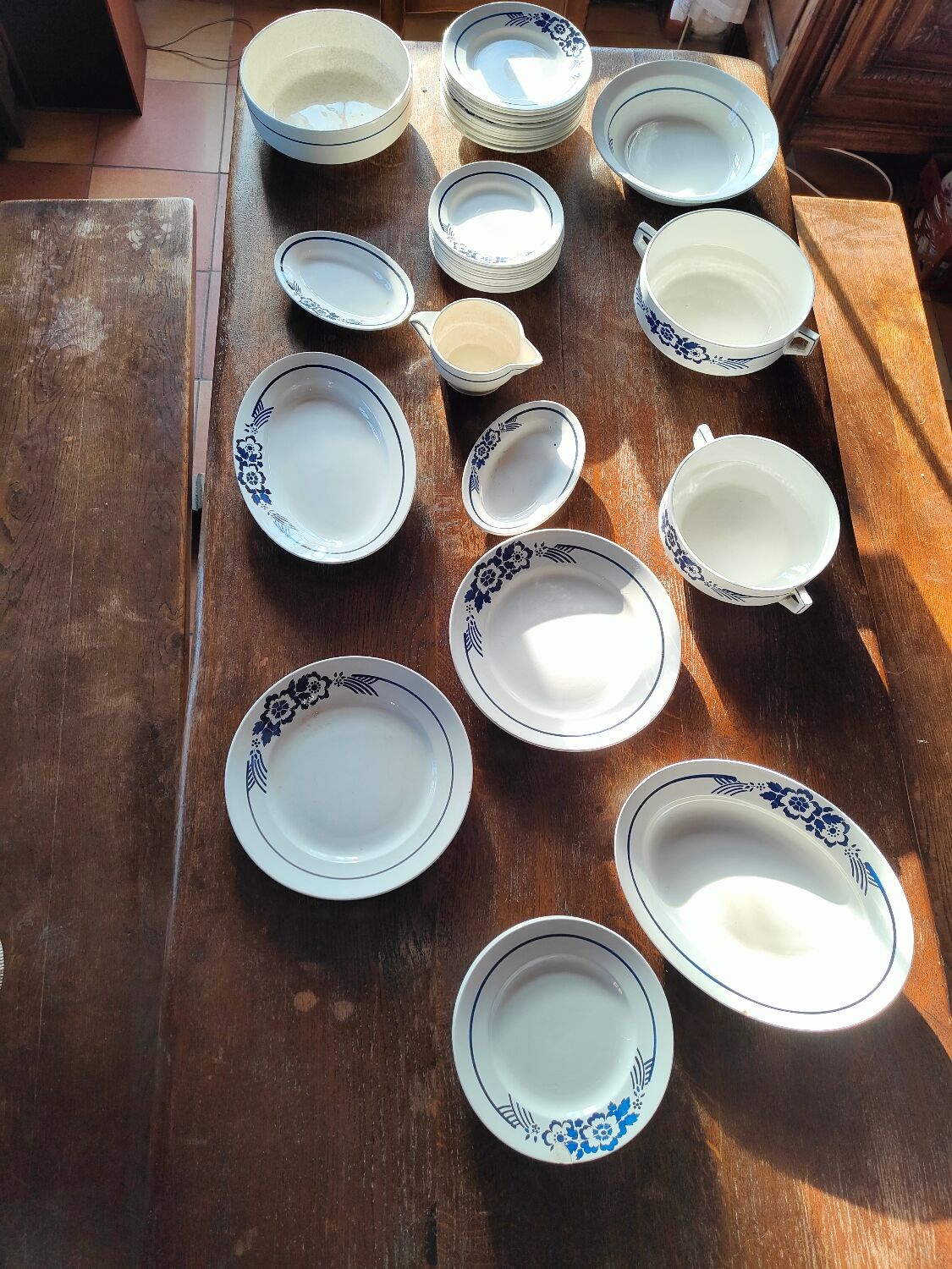 Service of 34 Pieces Wolves Mill and Orchies Hamage France 50s-60s