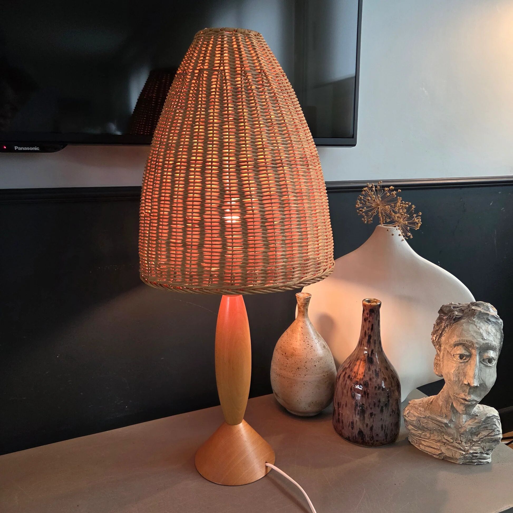 Table lamp in beech and rattan