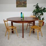Extendable table with integrated Scandinavian style Self
