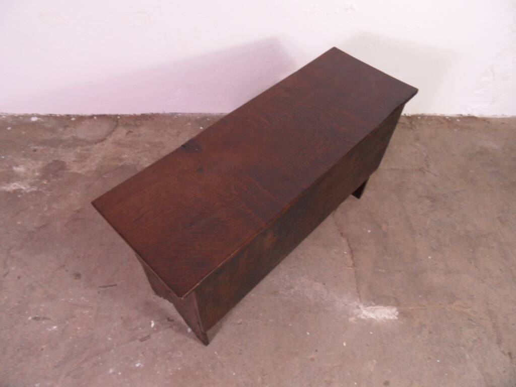 Petit coffre en bois antique en chêne