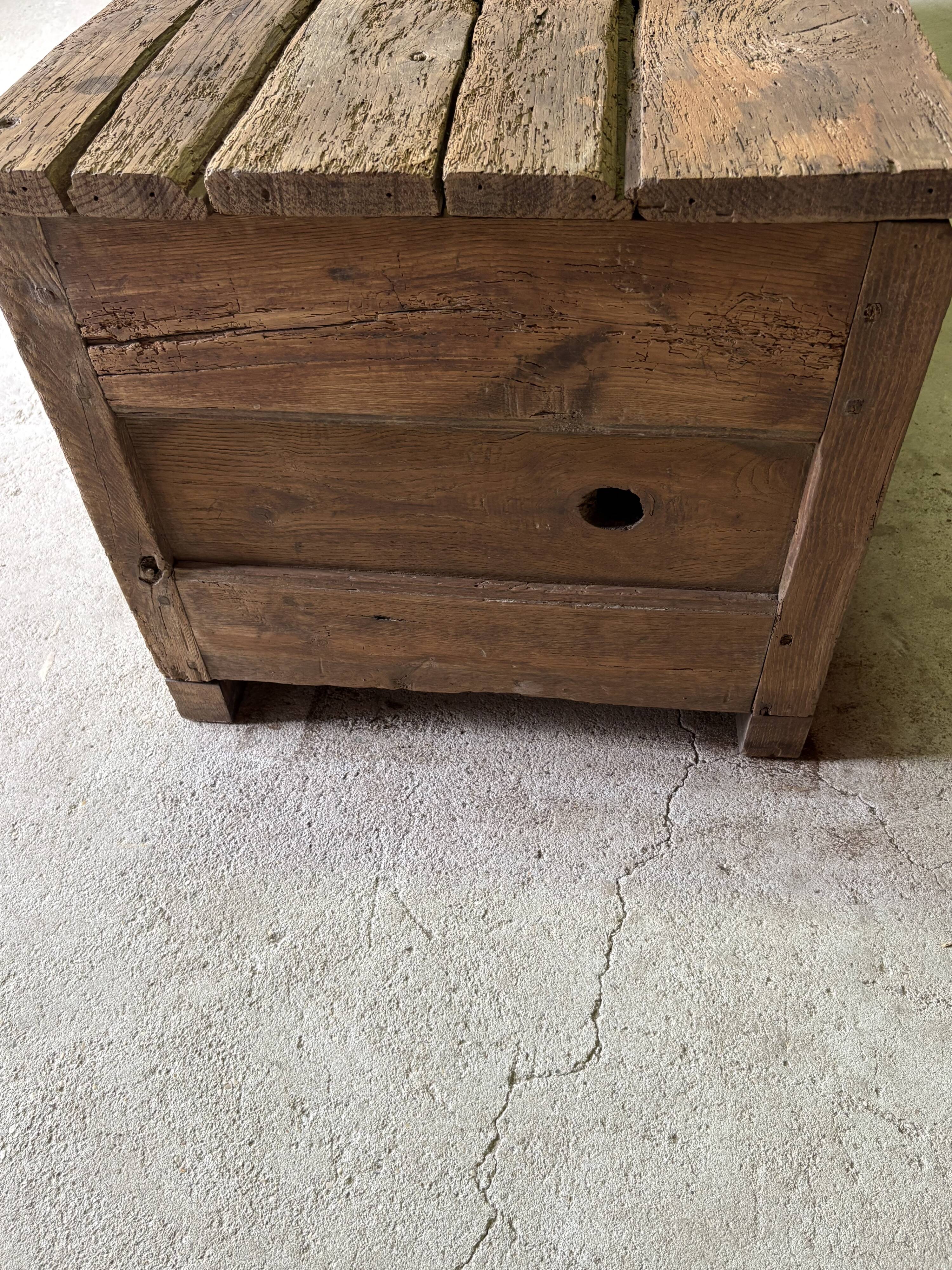 Maie ancienne en bois massif