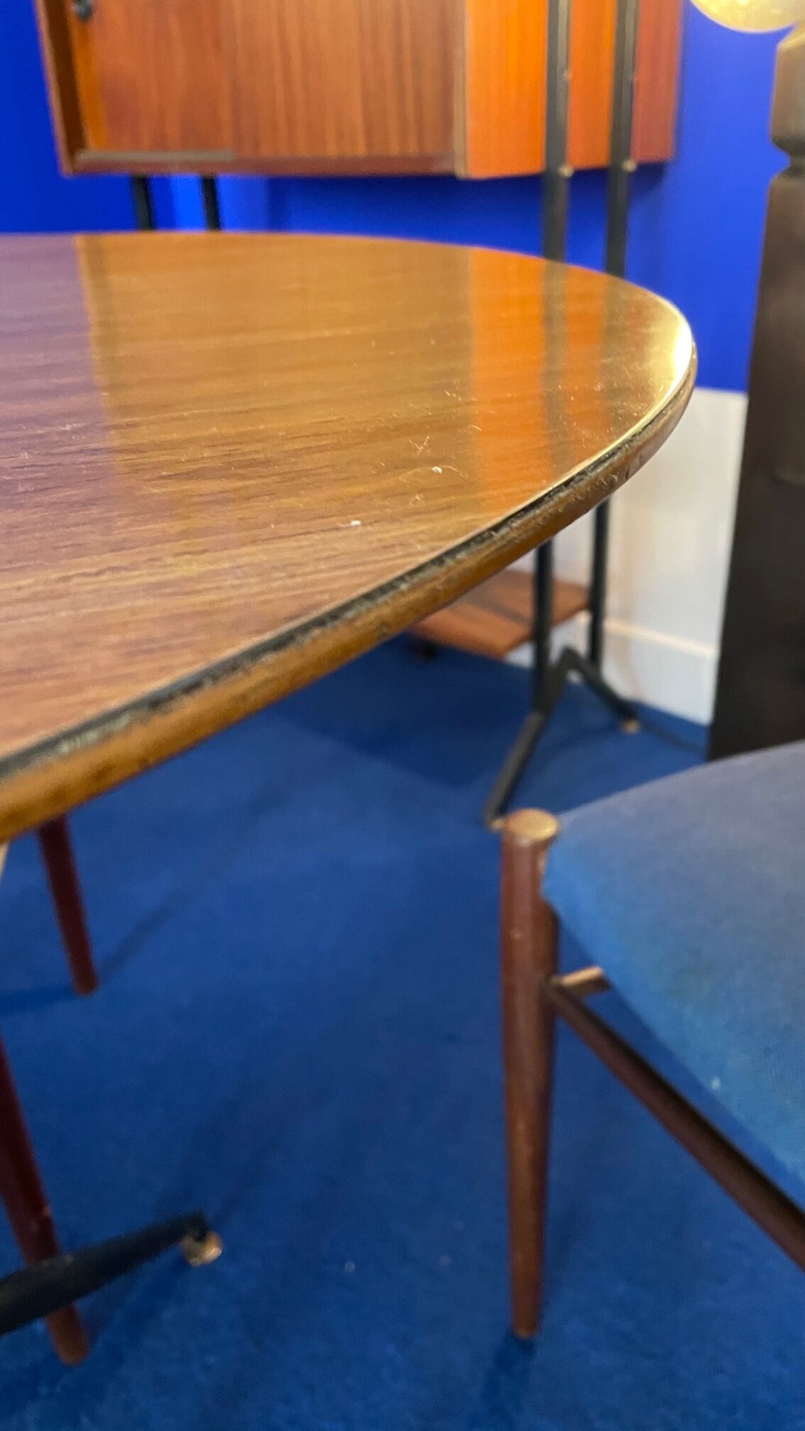 Italian oval dining table from the 60s