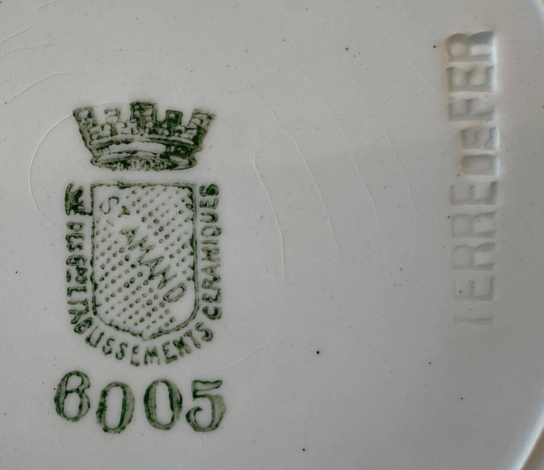 6 assiettes plates anciennes en faïence de Saint-Amand (Nord)