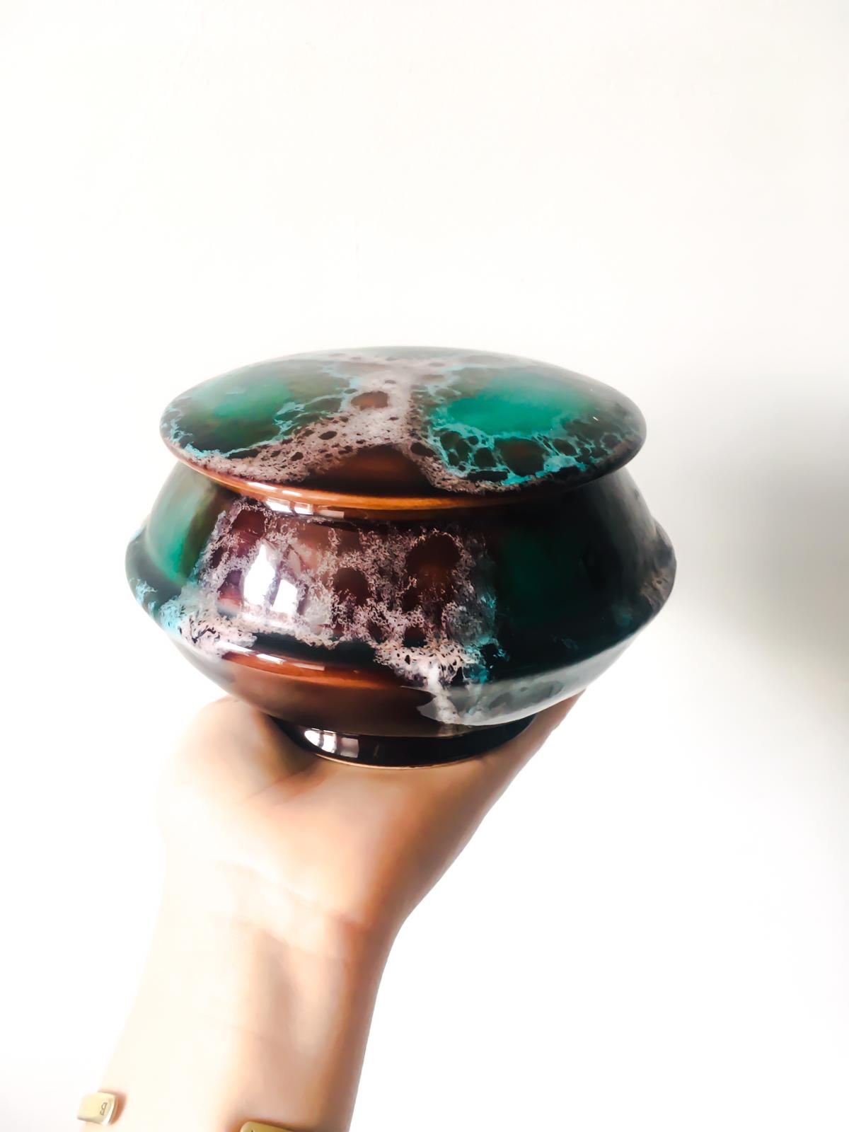 Ceramic box with its lid