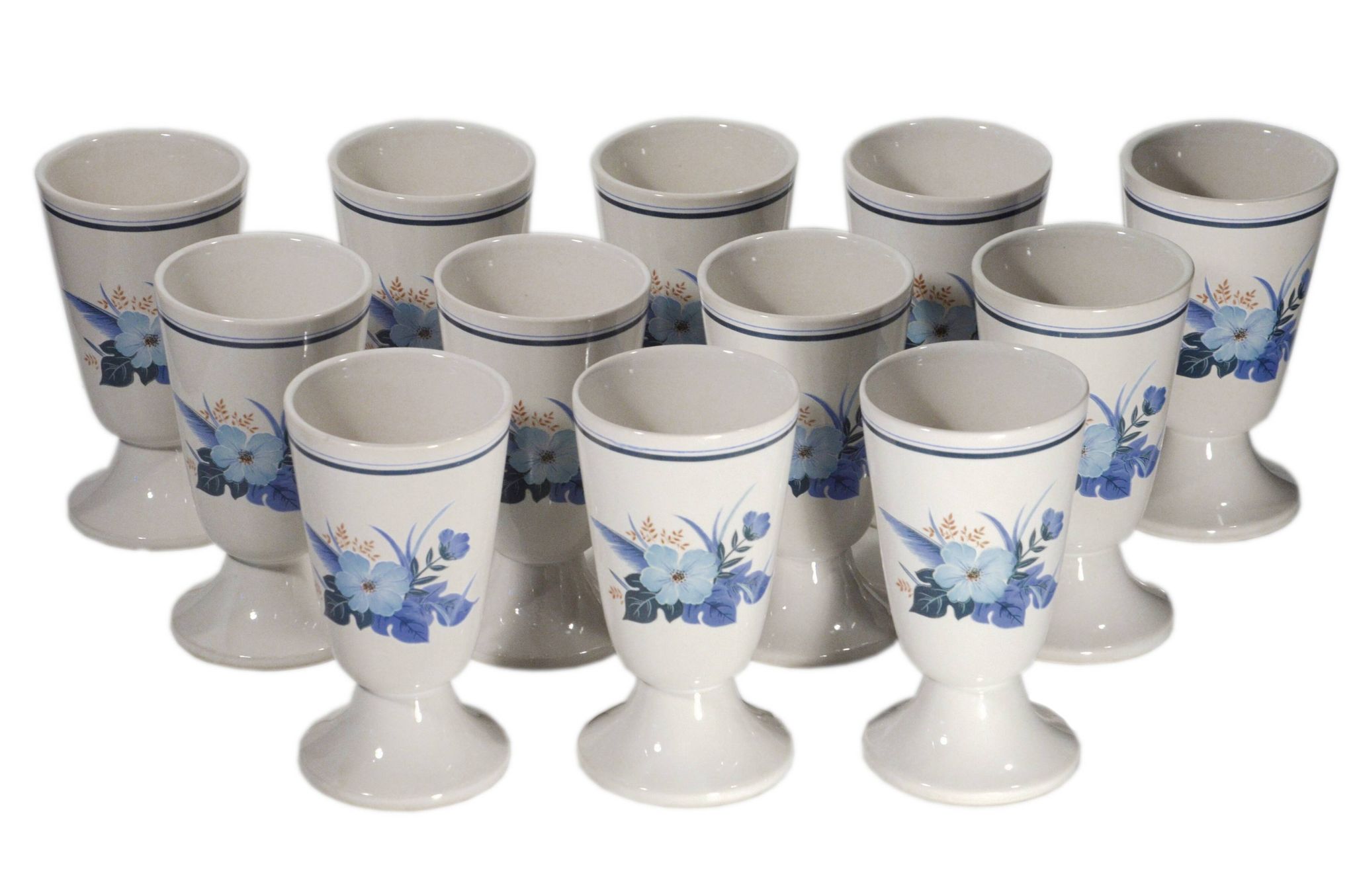 12 mazagrans vintage en faïence, décor fleuri bleu.